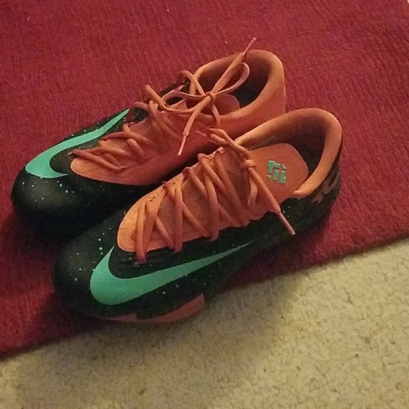 Tennis shoes - Picture 1 of 1
